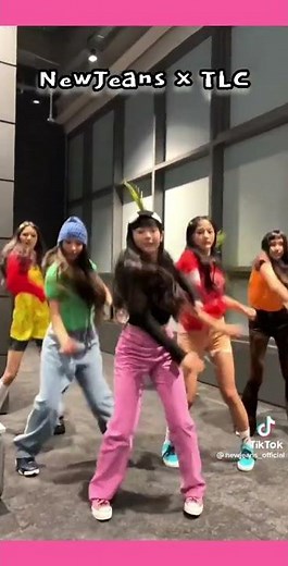NewJeans dancing to TLC Hat 2 Da Back on tiktok recognized by TLC Chilli #newjeans #tlc #뉴진스 #tiktok