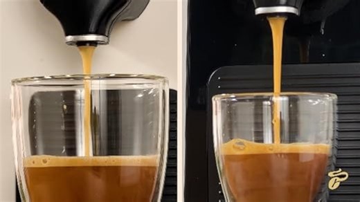 Tchibo Cafissimo „Pure plus“ Kaffeemaschine Kapselmaschine inkl. 30 Kapseln für Caffè Crema, Espresso und Kaffee | 0,8l | 1250 Watt | 11,9 x 33,7 x 24 cm | Schwarz