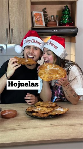 ATEHO 🌟 on Instagram: "HOJUELAS NAVIDEÑAS 🎄😍🤤 Nos juntamos @mariaenelcentro y yo para hacer esta belleza de hojuelas.. COMENTA ALGO 🤣 Sirve bien tostadas, con azúcar y canela en polvo 🙌😍😋 Se llegó la mejor época del año 🎄 #ATEHO #receta #hojuelas #hojuelasnavideñas #recetasfaciles #navidad #postre #dulcescolombianos #recetascolombianas"