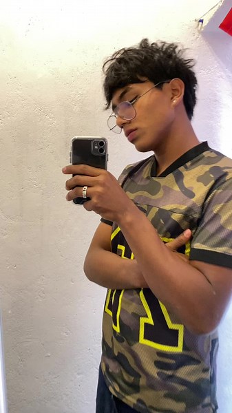 LOGAN AXEL (@logax) - Chicos Lindos con Lentes - Estilo y Actitud