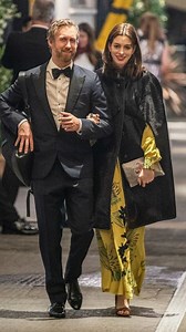 Anne Hathaway and her husband, Adam Shulman reincarnation of famous literature writer, William Shakespeare and his wife, Anne Hathaway? #glamsham #annehathaway #adamshulman #williamshakespeare #hollywood #entertainment | glamsham.com