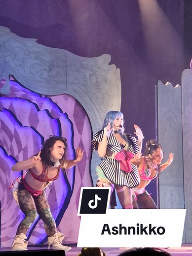 Ashnikko's Stunning Performance: A Concert Experience