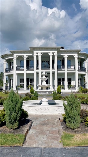 Looking for a wedding venue that's truly unforgettable? Imagine exchanging vows in an elegant outdoor ceremony space, surrounded by 27 private acres of natural beauty. Sandlewood Manor offers: • Luxurious indoor & outdoor spaces • Grand manor house with stunning photo ops Worth the drive from Houston? Absolutely! Schedule your private tour today and see for yourself | Sandlewood Manor