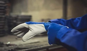 How to Waterproof Leather Gloves in a Few Quick Steps?