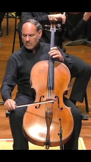 Gary Hoffman performs Schumann Cello Concerto with @gonzaga_symphony_orchestra | cello_society