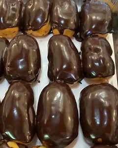 We are using our mini eclairs as light bulbs for Christmas this year 😁 Testing our theory here 👈 Look how shiny 😍 Perfect treat every time! Delivery/Pick-Up: 0778969687 #oshellahomemadegoodness #eclair #colombo #srilanka | Oshella - Homemade Goodness