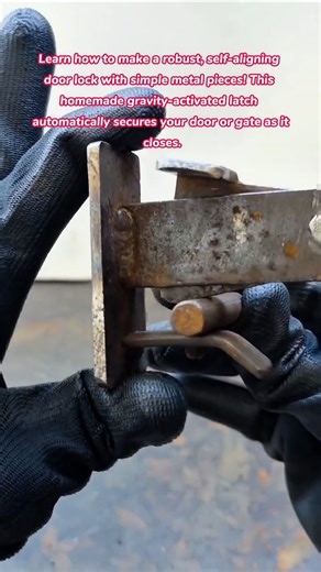 🔐 EASY DIY Auto-Lock! Simple Scrap Metal Latch for Gates & Doors #doors #lock #diy #tips #tricks