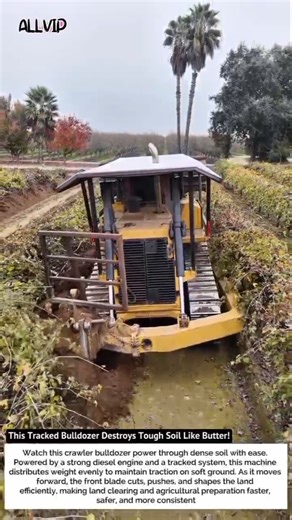 This Tracked Bulldozer Destroys Tough Soil Like Butter!