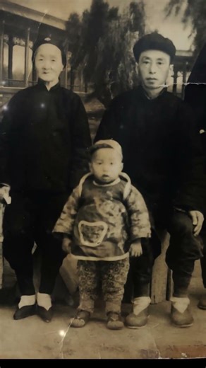 Everyone looks for Old Zhao, searching boxes for a 60-year-old photo. Who is younger?