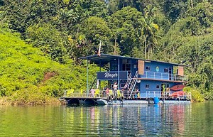 Cadangan Tentatif Percutian Pakej Tasik Kenyir Atas Houseboat Paling Popular [2026] | Melancong.my