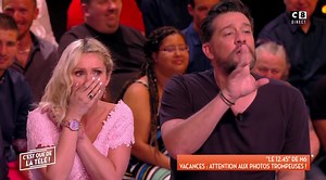 VIDEO. Accident vestimentaire : Tatiana Laurens dévoile un sein en plein direct