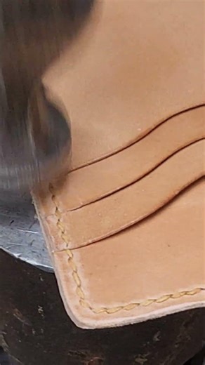 Sound of taping Leather Wallet