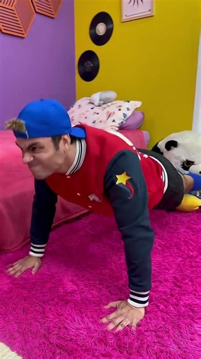 O LUCCAS NETO VIROU O SUPER HOMEM!