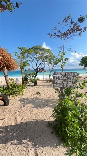 LOMBOK ISLAND on Instagram: "hiddem gem pantai dilombok✨ . . . 🎥 : naenkarx . . . 📍Pantai tomang omang #fyp #lombok #foryourpage #travel #lombokvirall🌴🌴"