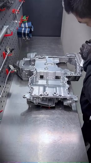 MRFASTAUTO on Instagram: "Audi Q7 Engine Assembly Part 1"