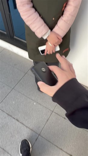 Solo necesito cinco segundos para hacer una reserva para un restaurante extranjero.#foryoupage #tiktokshop #translator #fyp #traductor