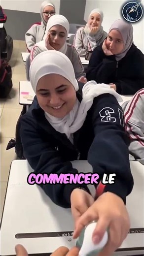 Ce Prof A Visité 2 Salles De Classe Différentes Mais Pourquoi Tellement Différent 😱🫡 FR