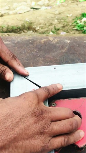 Marking and robust cutting to create 90 degree joints