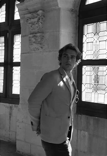 Are we just another story left unfinished#malemodel #blackandwhite #fadestoblack