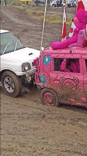 スリップしている車をダイハツ・ネイキッドが救出してくれました！【第5回破壊王】埼玉オフロードビレッジ🚘️