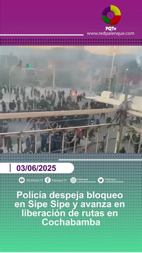 🔴🔴Policía despeja bloqueo en Sipe Sipe y avanza en liberación de rutas en Cochabamba🔴🔴 La Policía de Cochabamba, con cerca de 800 efectivos y apoyo de Santa Cruz y Oruro, despejó un bloqueo en Sipe Sipe usando palas para remover escombros y piedras. Un vocero policial afirmó que “el terreno ya está totalmente libre” y que continuarán operaciones para liberar otros puntos en el oeste del departamento, donde hay entre 13 y 14 bloqueos. El operativo busca restablecer el tránsito y evitar confro