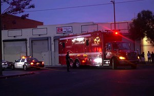 【街拍出警】“罕见装备登场！”洛杉矶消防局 指挥车抵达现场（2021年11月20日）