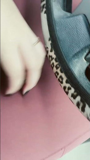 ASMR • legging scratching 💕