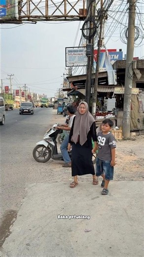 RAKA JALAN KAKI MOTOR DI CURI ‼️#minivlog #hiburanshorts #anakdesa #vlog