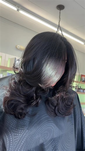 Mastering Hair Blowouts in One Minute