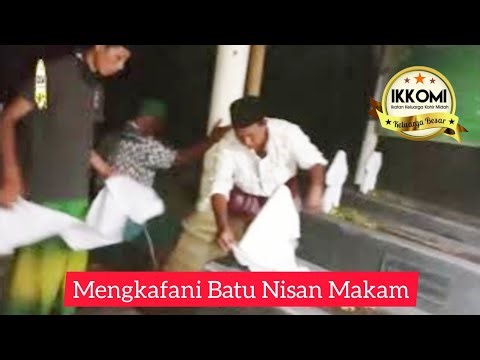 Shrouding the Tombstones of the Ancestors' Graves (IKKOMI) Bulupitu Village, Gondanglegi - Part 01