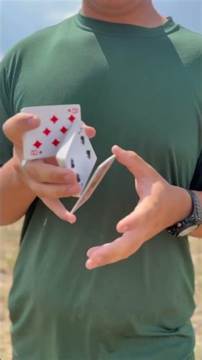 Cards #cardistry #cards #cardtrick #magician #tricks #magic #magictrick #art #artist #skills