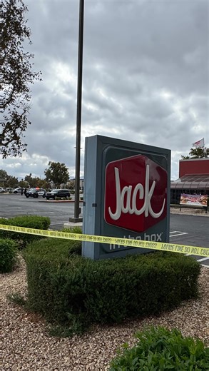 FATAL SHOOTING AT JACK-IN-THE-BOX ON FLORIDA & SANDERSON October 13, 2025 | Hemet, CA Early Monday morning around 10:00 am , a tragic shooting took place at the Jack-in-the-Box located at the intersection of Florida Avenue and Sanderson Avenue in Hemet. According to early reports, a husband, wife, and their baby were going through the restaurant’s drive-thru when they were confronted by an aggressive panhandler. Witnesses say the suspect became violent and attempted to jump through the family’s 