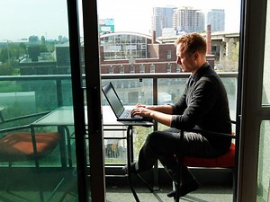 Workers of the world disperse