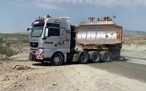 【Mega Machines Channel】小松和卡特彼勒推土机的最佳重型运输 - 2 小时巨型机器电影