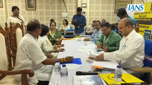 🚨 HIGH STAKES! Mamata files nomination from Bhabanipur.• 2016 onwards- Between 40,000–60,000 anti-TMC votes consistently went to Cong, Left, or the BJP- Average turnout around 60%- Actual voters on polling day roughly 1.2 lakhOf this, Around 45–50% voters traditionally anti-TMC 😳Which means the constituency has nearly 50% anti-All India Trinamool Congress votes structurally present.• Sociological shift- About 46% voters are Gujaratis, Punjabis and Hindi speakers- Many feel alienated by TMC’s "