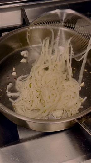 10-Minute Garlic Pasta That Hits Different 🤌🍝