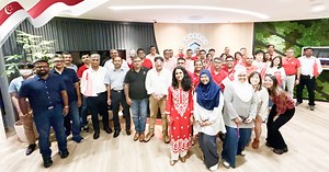 🇸🇬 𝗖𝗲𝗹𝗲𝗯𝗿𝗮𝘁𝗶𝗻𝗴 𝗦𝗚𝟲𝟬 𝗮𝘁 𝗼𝘂𝗿 𝗛𝗤 𝗶𝗻 𝗦𝗶𝗻𝗴𝗮𝗽𝗼𝗿𝗲! Unity, pride, and festive cheer lit up the office as we honoured the five values of the flag—democracy, peace, progress, justice and equality. 🌟 Here’s to the spirit of Singapore, both ashore and at sea. #SG60 #SingaporeNationalDay #MajulahSingapura #WeAreSynergy #CelebrateSingapore #SynergyMarineGroup #DeliveringTrust #RedAndWhite #ProudlySingaporean | Synergy Marine Group