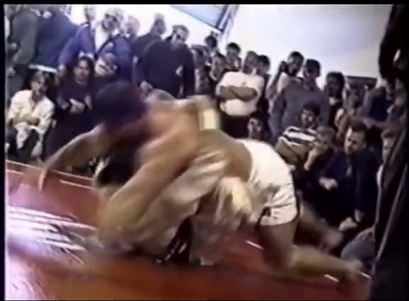 Bodybuilder vs Jiu-Jitsu Fighter Showdown