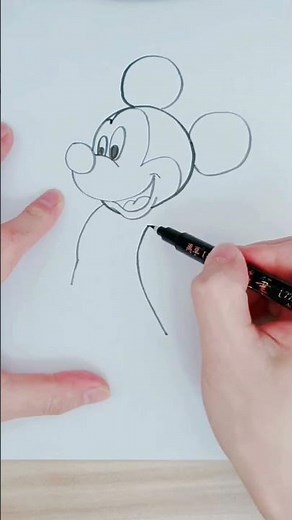 Comment dessiner Mickey la souris étape par étape
