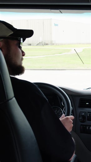 At TMC, we're known for our great safety record—more than 99.9% of our loads are delivered claim-free. If you want to drive for a company that takes safety seriously, click the link in our bio to apply today. #applynow #freetraining #hiringdrivers #flatbed #tmctransportation