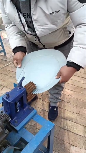 How a Manual Rotary Beading & Flanging Machine Works #youtubeshorts