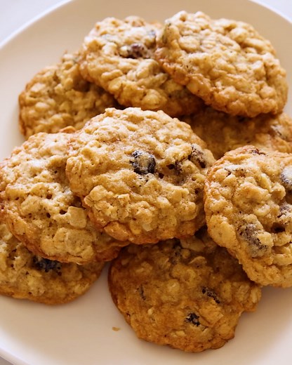 25K views · 516 reactions | Soft, chewy oatmeal cookies are the ultimate classic cookie. Made from simple pantry staples, these iconic cookies are delicious, versatile, and so easy to make. | Preppy Kitchen | Facebook