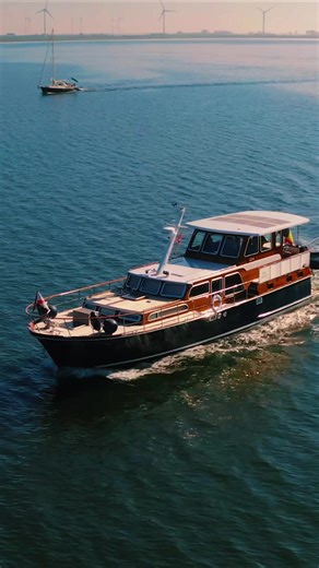 FOR SALE! This Super van Craft 1570 is very suitable for on board living and long cruises with everything you need more! She has been upgraded and maintained very well over the years. Complete refit of the interior, new engines, new placed pilothouse in 2017, stabilizers, and many more! See our website for more information. #supervancraft #yacht #yachtforsale #motoryacht | De Valk Yacht Brokers