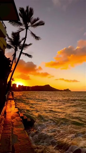 ハワイの夕焼けと夢の世界