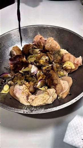 Easy way pano mag adobo😋😋 #pinoyrecipe #lutongilokano #adobo #chickenrecipe #chickenadobo