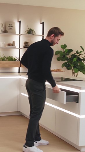 nobilia Küchen on Instagram: "Smarte Begleiter im Alltag⁠ ⁠ Auf unsere Küchen könnt Ihr Euch verlassen: Ob intelligente Einbaugeräte oder stimmungsvolle Lichtszenarien – moderne Smart-Home-Technologien machen es möglich, dass sich die Küche stets Euren persönlichen Bedürfnissen anpasst. Genießt mit uns noch mehr Komfort in den eigenen vier Wänden, zum Beispiel mit smarten Linearbeleuchtung von @philipshue!⁠ ⁠ ------------------⁠ ⁠ Smart companion for every day⁠ ⁠ You can rely on our kitchens