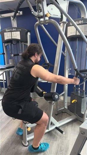 Chest Supported Row (latpulldown machine)