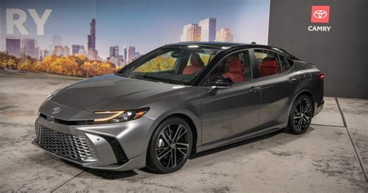 Toyota Camry 2025 ra mắt: Chỉ chạy hybrid, thiết kế nhiều điểm giống Crown, chờ ngày về Việt Nam