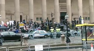 Robert Pattinson AKA Bruce Wayne has just arrived at “Gotham City Hall” - our very own St George’s Hall. The latest Batman🦇film has resumed filming in Liverpool after production was stopped because of coronavirus. We wish we could get closer but you know..... #Liverpool | BBC Merseyside