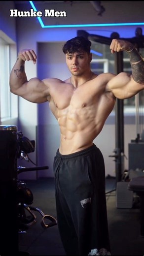 Big muscles#aesthetic#muscle#motivation#posing#abs#chest#biceps#model#body#hunk#gym#work#back#bulge
